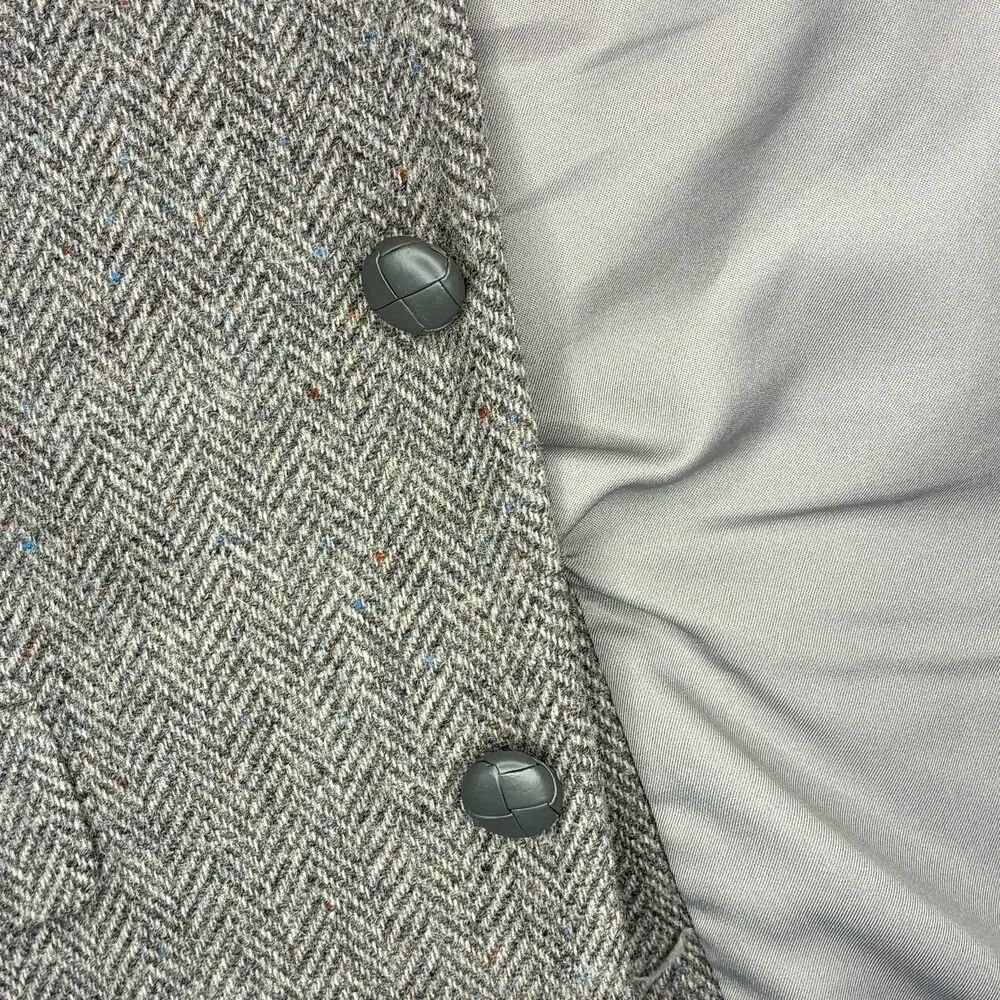 Farah Clothing Co Men's 40R Gray Herringbone Wool Sport Coat, Leather Buttons
